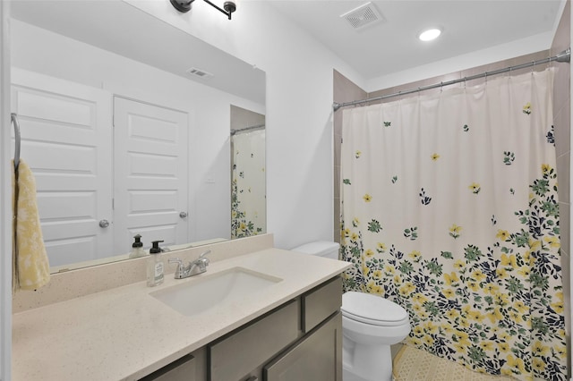 bathroom with toilet, a shower with curtain, vanity, and visible vents