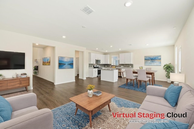 living room featuring baseboards, dark wood-style floors, visible vents, and recessed lighting