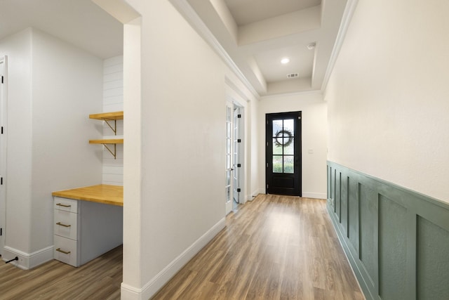 10021 Preserve Way, Conroe, TX 77385 - entryway featuring light wood-type flooring, baseboards, a raised ceiling, and recessed lighting