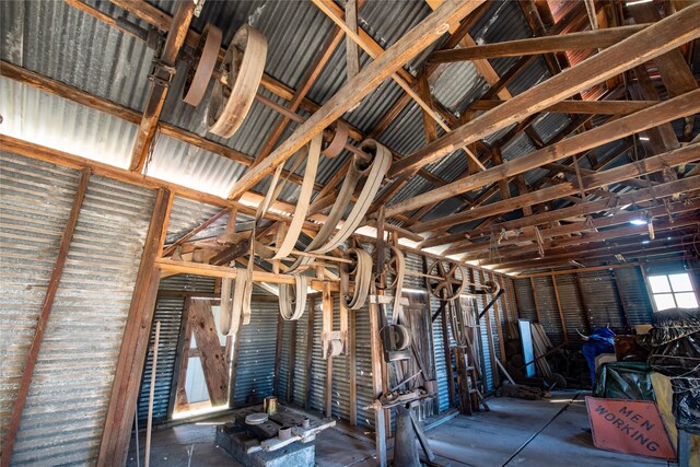 5606 S US Highway 77, Warda, TX 78960 - miscellaneous room featuring vaulted ceiling