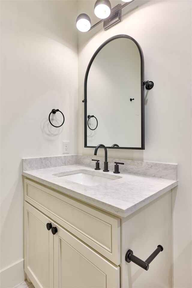 1570 Cheshire Ln, Houston, TX 77018 - bathroom with vanity