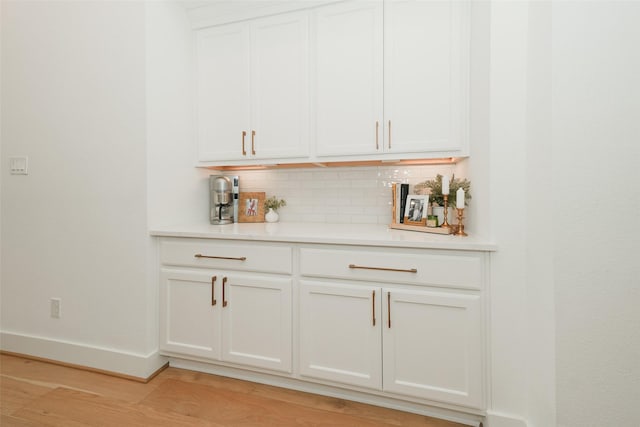 14924 Scarlet Branch Dr, Conroe, TX 77302 - bar with light wood-type flooring, decorative backsplash, and baseboards