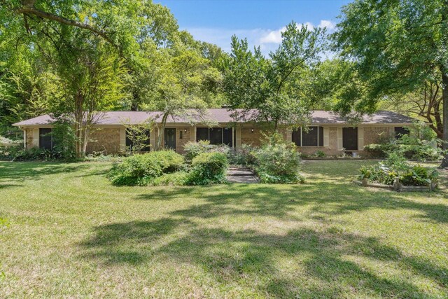 1492 Sleepy Hollow Ln, Canton, TX 75103 - rear view of property with a lawn