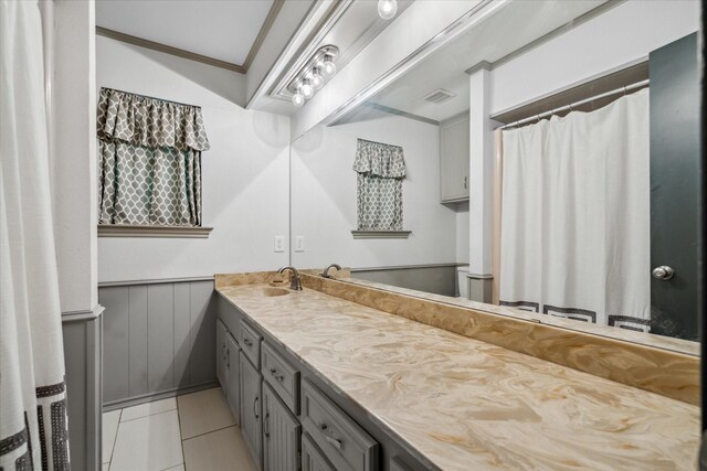1492 Sleepy Hollow Ln, Canton, TX 75103 - bathroom featuring tile patterned flooring, vanity, visible vents, and wainscoting