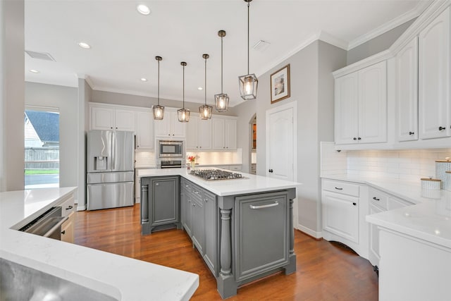 314 Del Monte Dr, Friendswood, TX 77546 - kitchen featuring stainless steel appliances, a center island, dark wood finished floors, white cabinetry, and gray cabinets