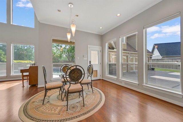 314 Del Monte Dr, Friendswood, TX 77546 - dining room with recessed lighting, wood finished floors, crown molding, and baseboards
