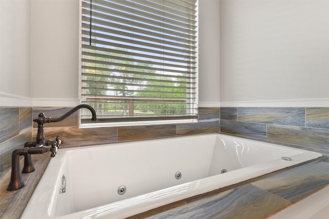 6310 Wickwillow Ln, Alvin, TX 77511 - bathroom with a jetted tub