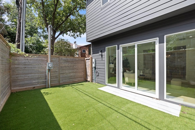 view of yard featuring a fenced backyard