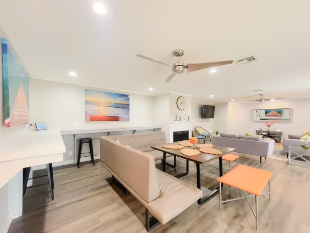 living area featuring baseboards, visible vents, recessed lighting, light wood-style floors, and ceiling fan