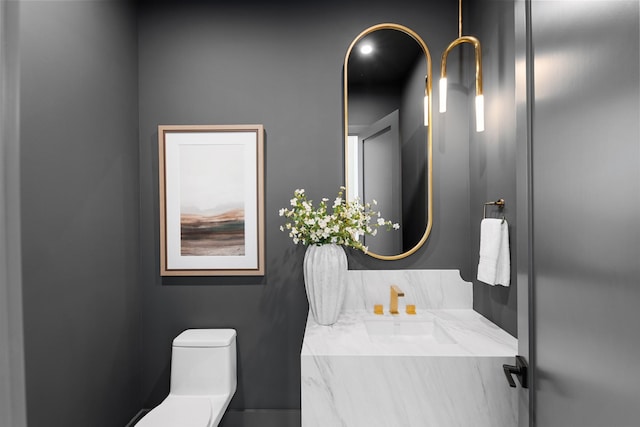 216 W 31st St, Houston, TX 77018 - bathroom with toilet and vanity