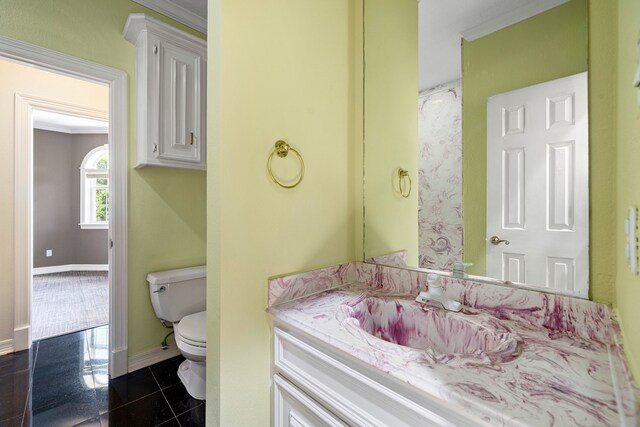 1002 Island Vw, League City, TX 77565 - half bathroom featuring toilet, granite finish floor, baseboards, vanity, and ornamental molding