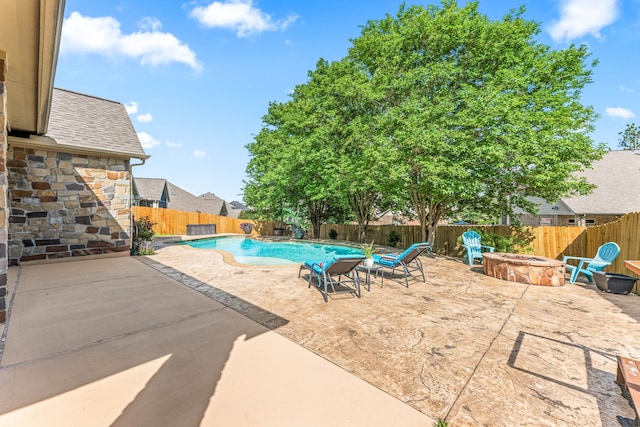 view of swimming pool with a fenced backyard, a patio area, a fenced in pool, and an outdoor fire pit