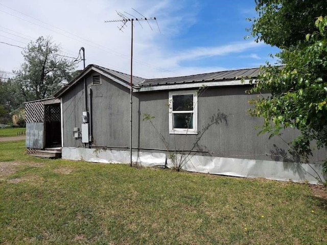 108 E Mcgee Rd, New Boston, TX 75570 - view of side of property with a lawn and metal roof
