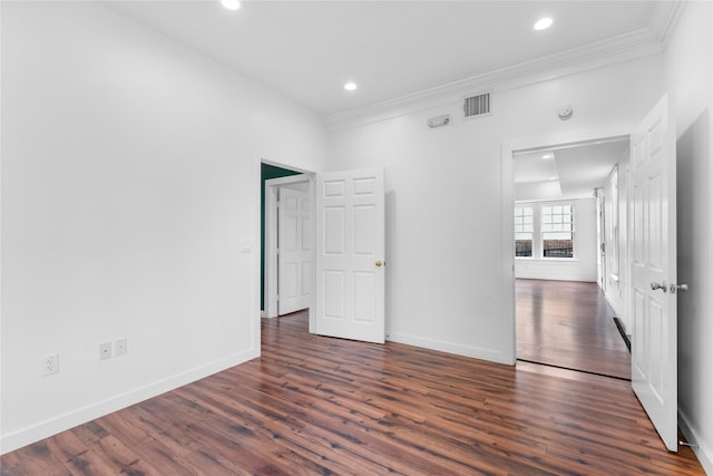 720 W Alabama St, Houston, TX 77006 - empty room featuring dark wood finished floors, crown molding, and recessed lighting