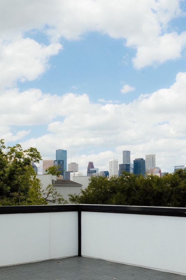 2711 Delano St, Houston, TX 77004 - balcony with a city view