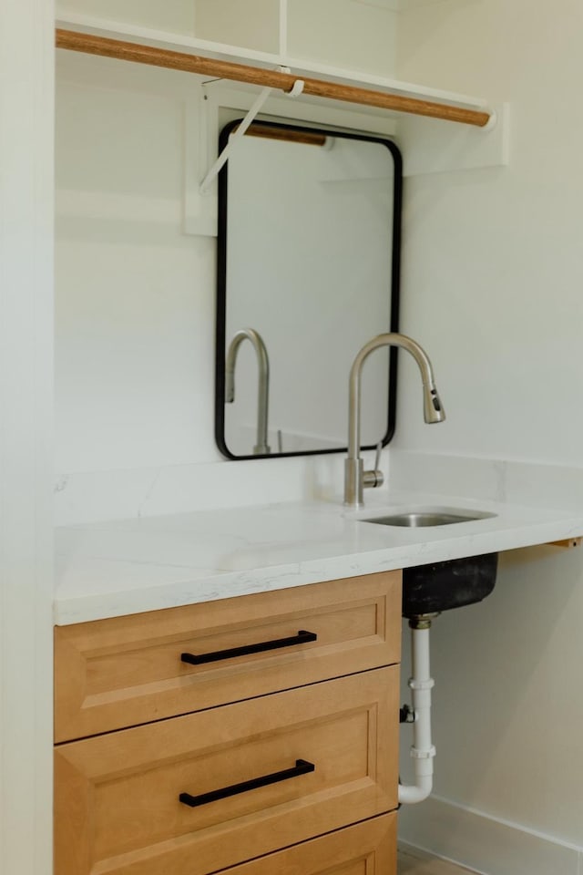2711 Delano St, Houston, TX 77004 - detailed view of a sink and baseboards