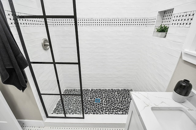3013 Prospect St, Houston, TX 77004 - full bath featuring a tile shower and a sink