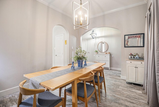 2884 Shallow Brook Ln, Dickinson, TX 77539 - dining area featuring arched walkways, a chandelier, crown molding, light wood-style floors, and baseboards