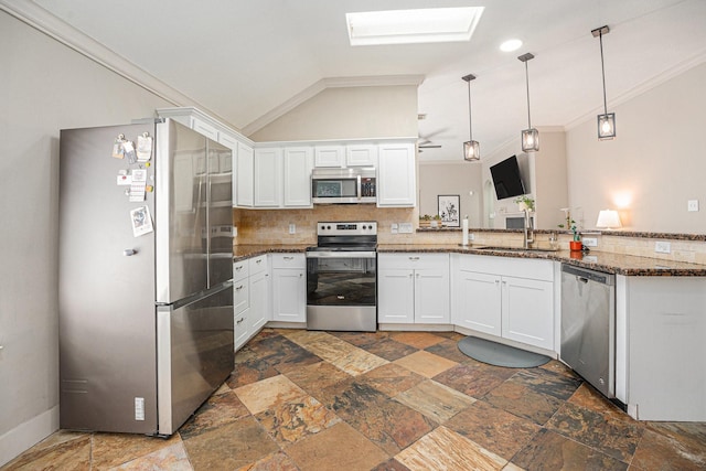 2884 Shallow Brook Ln, Dickinson, TX 77539 - kitchen featuring stainless steel appliances, a sink, stone tile flooring, decorative backsplash, and lofted ceiling