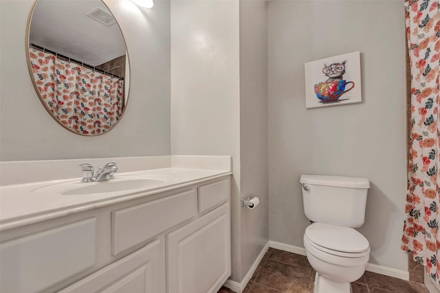 6919 S Gold River Cir, Missouri City, TX 77459 - full bath featuring tile patterned floors, visible vents, toilet, vanity, and baseboards
