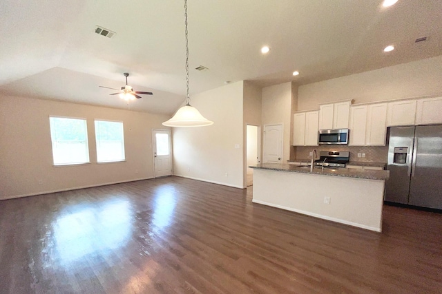 18871 Cedar Birch Ln, Magnolia, TX 77355 - kitchen featuring stainless steel appliances, open floor plan, decorative backsplash, recessed lighting, and white cabinetry