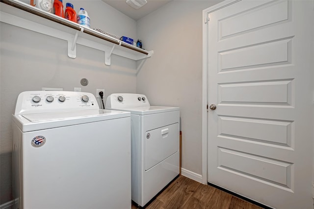 washroom with visible vents, dark wood-style floors, baseboards, separate washer and dryer, and laundry area