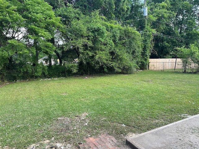 view of yard featuring fence