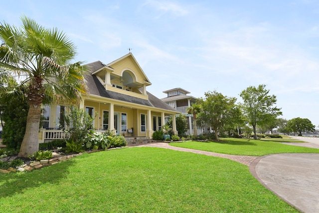 1207 N Shore Dr, Clear Lake Shores, TX 77565 - view of front facade featuring covered porch and a front lawn
