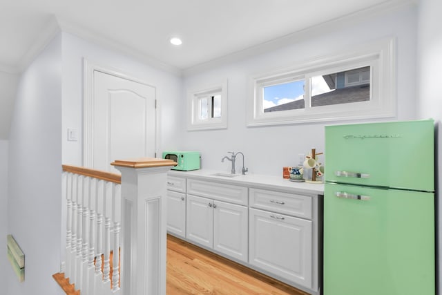 bar with recessed lighting, a sink, white appliances, light wood-style floors, and crown molding