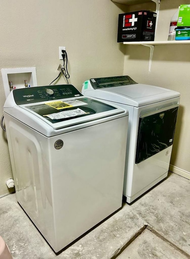 11115 Oakcenter Dr, Houston, TX 77072 - laundry room featuring separate washer and dryer