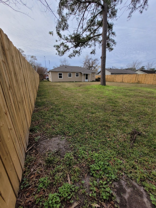view of yard featuring a fenced backyard