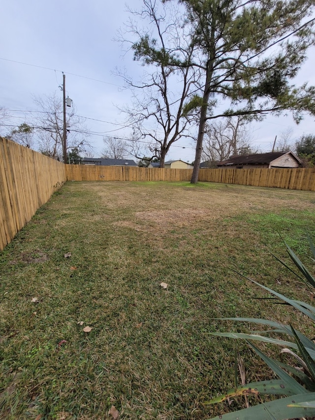 view of yard featuring a fenced backyard
