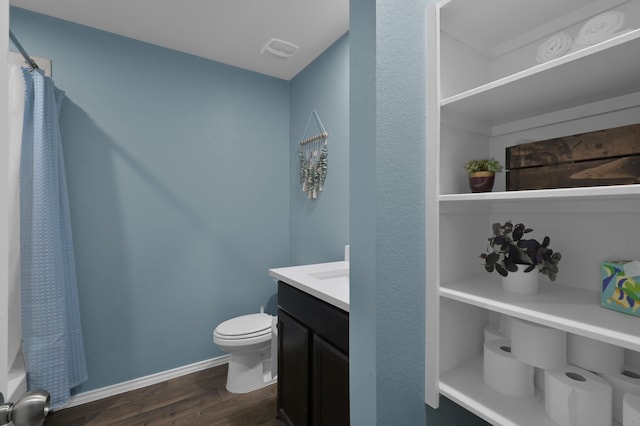 full bathroom with wood finished floors, vanity, toilet, a shower with shower curtain, and visible vents
