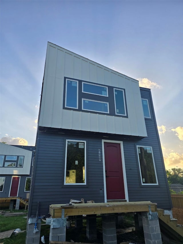 3206 Retta St, Houston, TX 77026 - view of front of house with board and batten siding