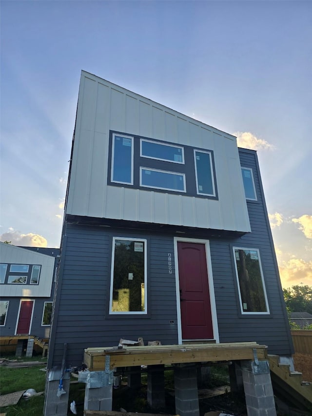 3206 Retta St, Houston, TX 77026 - view of front facade featuring board and batten siding