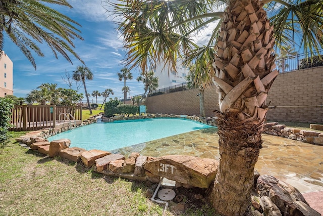 9520 Seawall Blvd Unit 226, Galveston, TX 77554 - view of swimming pool featuring fence, a patio area, and a fenced in pool