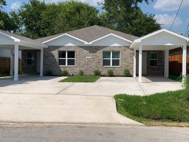 4533 Rosemont St, Houston, TX 77051 - ranch-style home featuring brick siding and fence