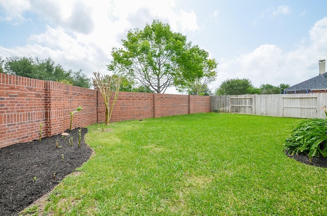 3911 Fallsbrook Ct, Sugar Land, TX 77479 - view of yard featuring a fenced backyard