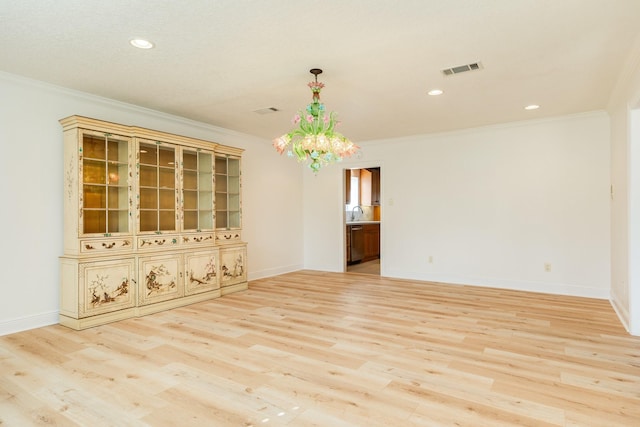 2610 Gerol Ct, Galveston, TX 77551 - empty room featuring recessed lighting, visible vents, light wood finished floors, and ornamental molding