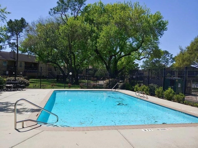 10555 Turtlewood Ct Unit 607, Houston, TX 77072 - community pool with fence and a patio area