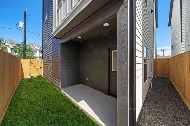 923 Fisher St Unit A, Houston, TX 77018 - view of home's exterior with a gate