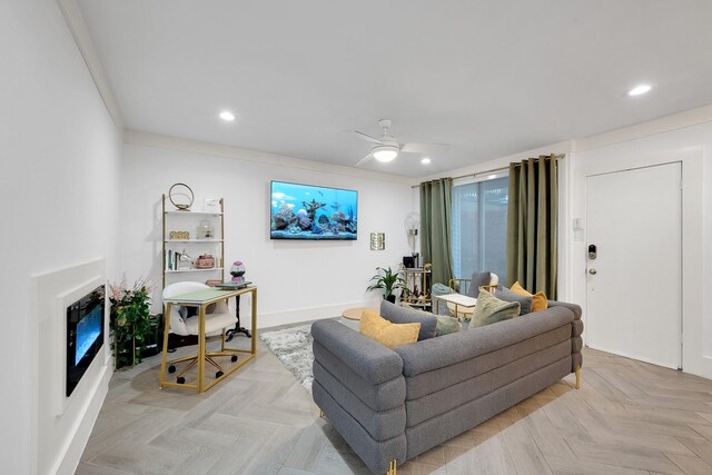 living room with a ceiling fan, baseboards, and recessed lighting