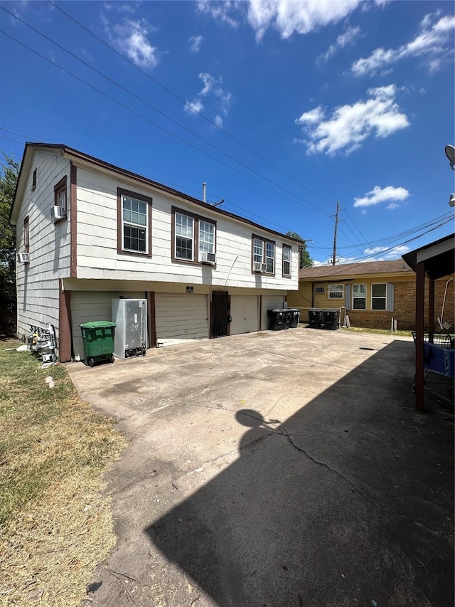 2711 Ruth St, Houston, TX 77004 - view of front of house featuring cooling unit