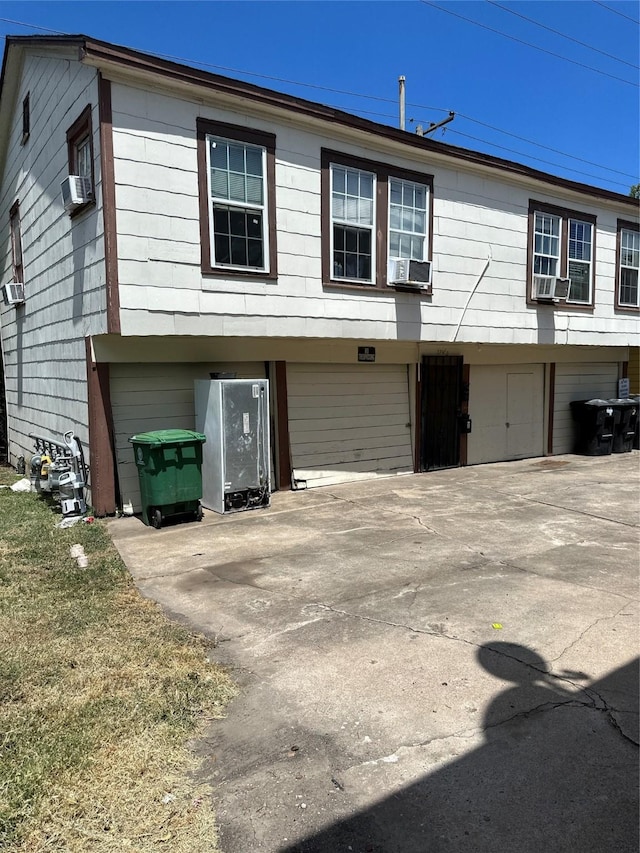 2711 Ruth St, Houston, TX 77004 - townhome / multi-family property with a garage, cooling unit, and concrete driveway