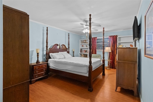1003 Sealy St, Galveston, TX 77550 - bedroom with light wood-style flooring, ornamental molding, and a ceiling fan