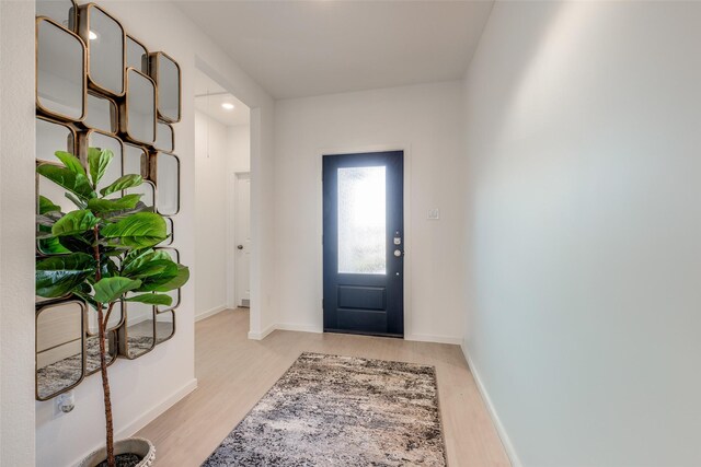 406 Robin St, Angleton, TX 77515 - foyer featuring light wood-style flooring, baseboards, and recessed lighting