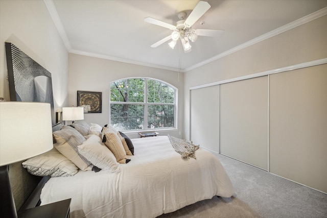 2111 Welch St Unit A219, Houston, TX 77019 - bedroom featuring a closet, crown molding, ceiling fan, and carpet