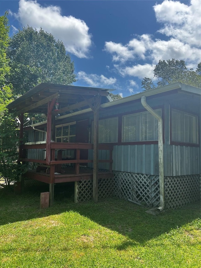 381 Lakeshore Dr, Cleveland, TX 77327 - rear view of house featuring a lawn