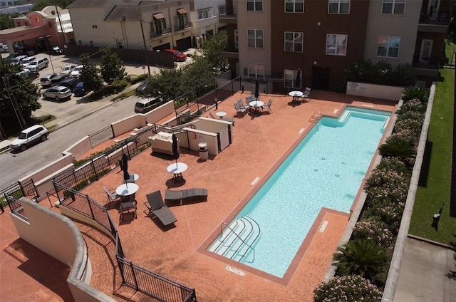 1010 Rosine St Unit 49, Houston, TX 77019 - community pool with a patio area