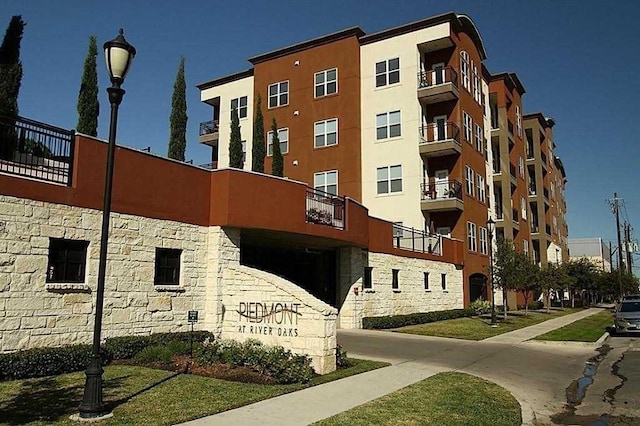 view of building exterior